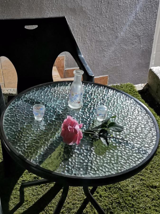 Frasta'S Rose Appartement Plaka  Buitenkant foto