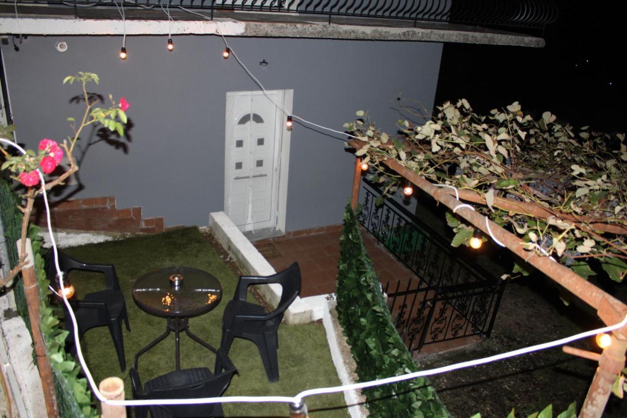 Frasta'S Rose Appartement Plaka  Buitenkant foto