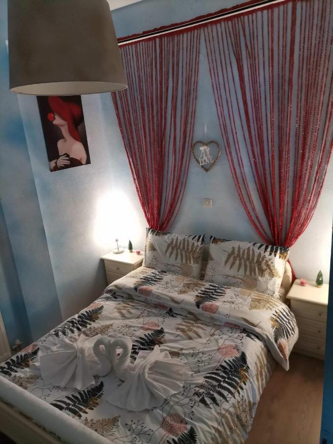 Frasta'S Rose Appartement Plaka  Buitenkant foto